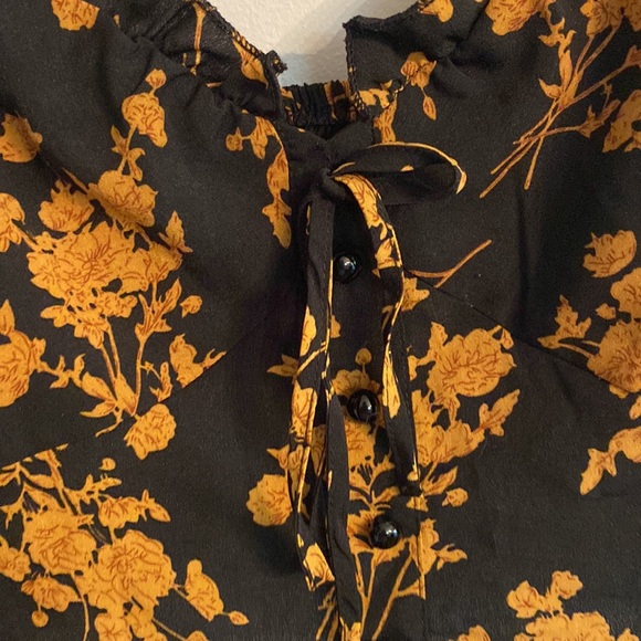 💙- Tied crop top - Picture 2 of 4